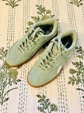 Suede Mint Reebok Sneakers